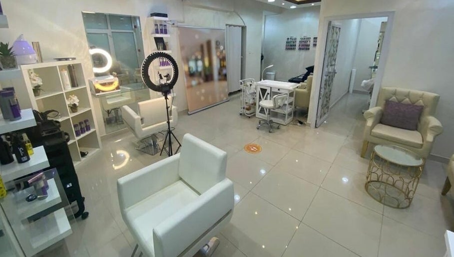 Top Notch Ladies Salon зображення 1