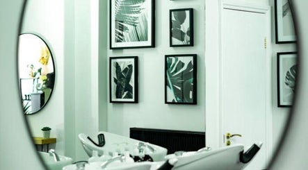 R&R Organic Hair's chic interior with modern decor in London, England, GB, showcasing elegant salon aesthetics.