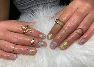 Elegant floral nail design at Cialeyah Beauty Bar, St Peter’s, Sint Maarten, SX. Perfect for stylish hand care.
