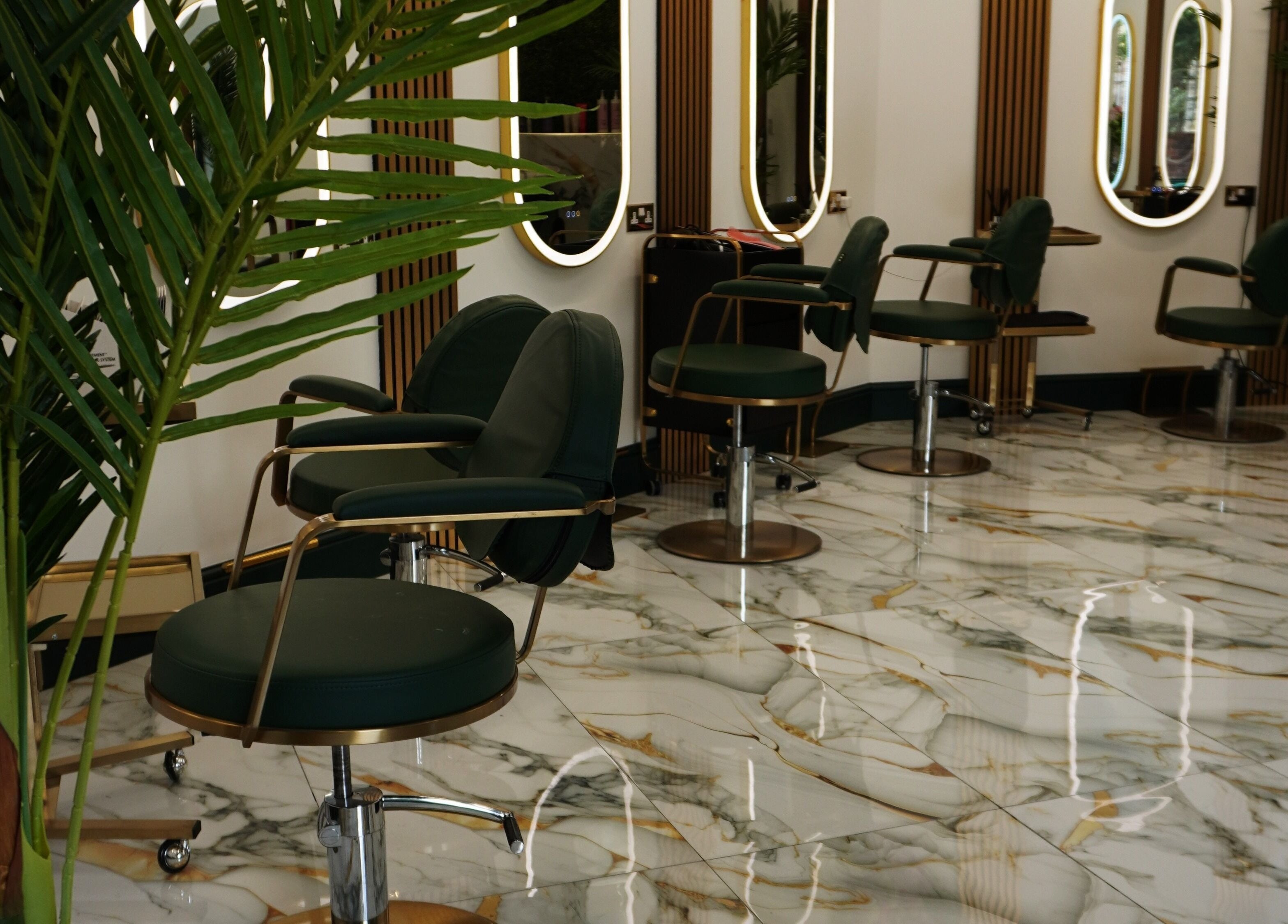 Stylish salon chairs at Headhunters Salon Leeds (Academy) in Leeds, England, GB with elegant decor.