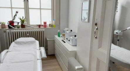 NIZ Beauty Base 1 & 2