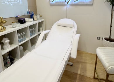 Relaxing treatment room at Niz Beauty Base, London, England, GB, with a plush massage chair and soothing decor.