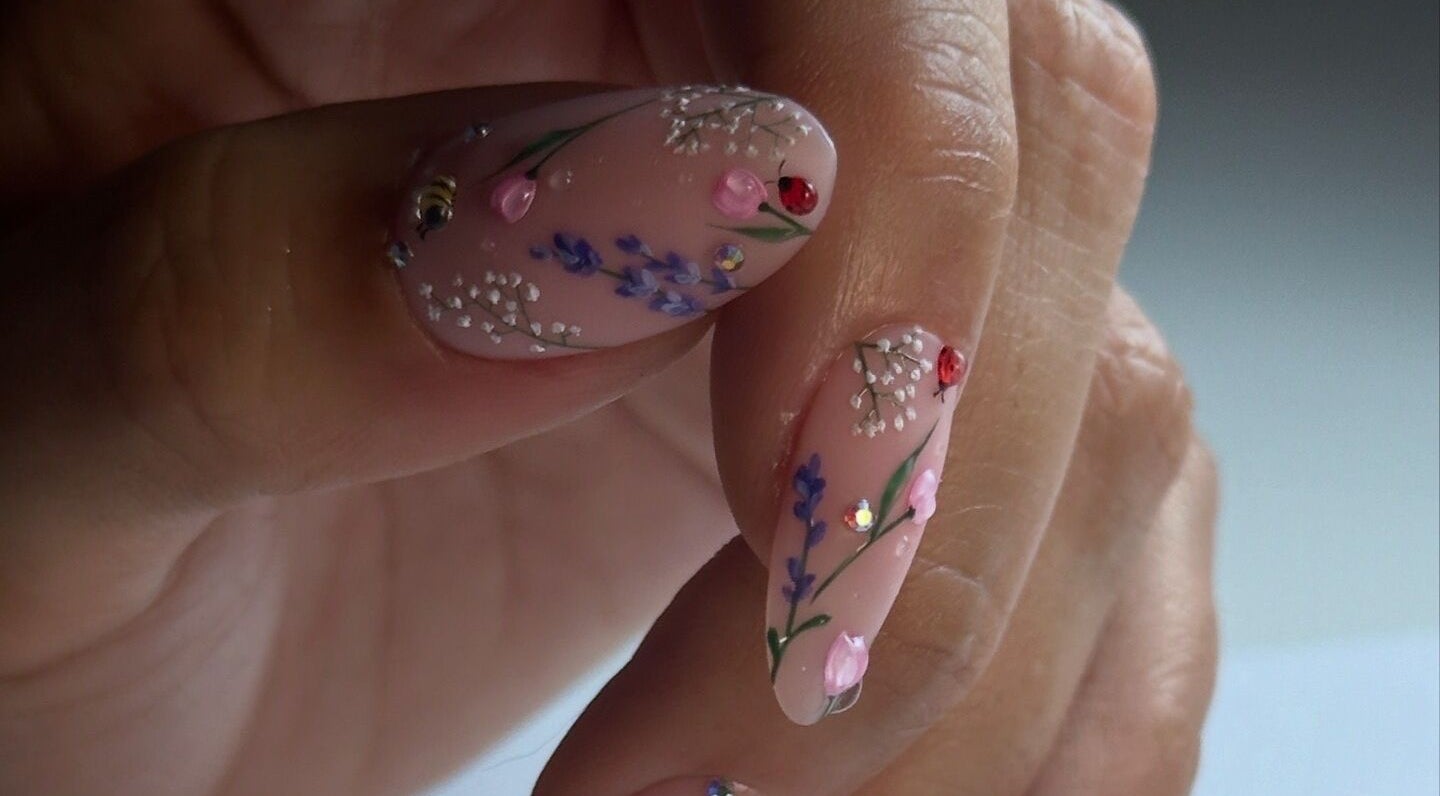 Design de unha floral na Rute Castro - The Home Nail Studio, Montijo, Setúbal, PT.