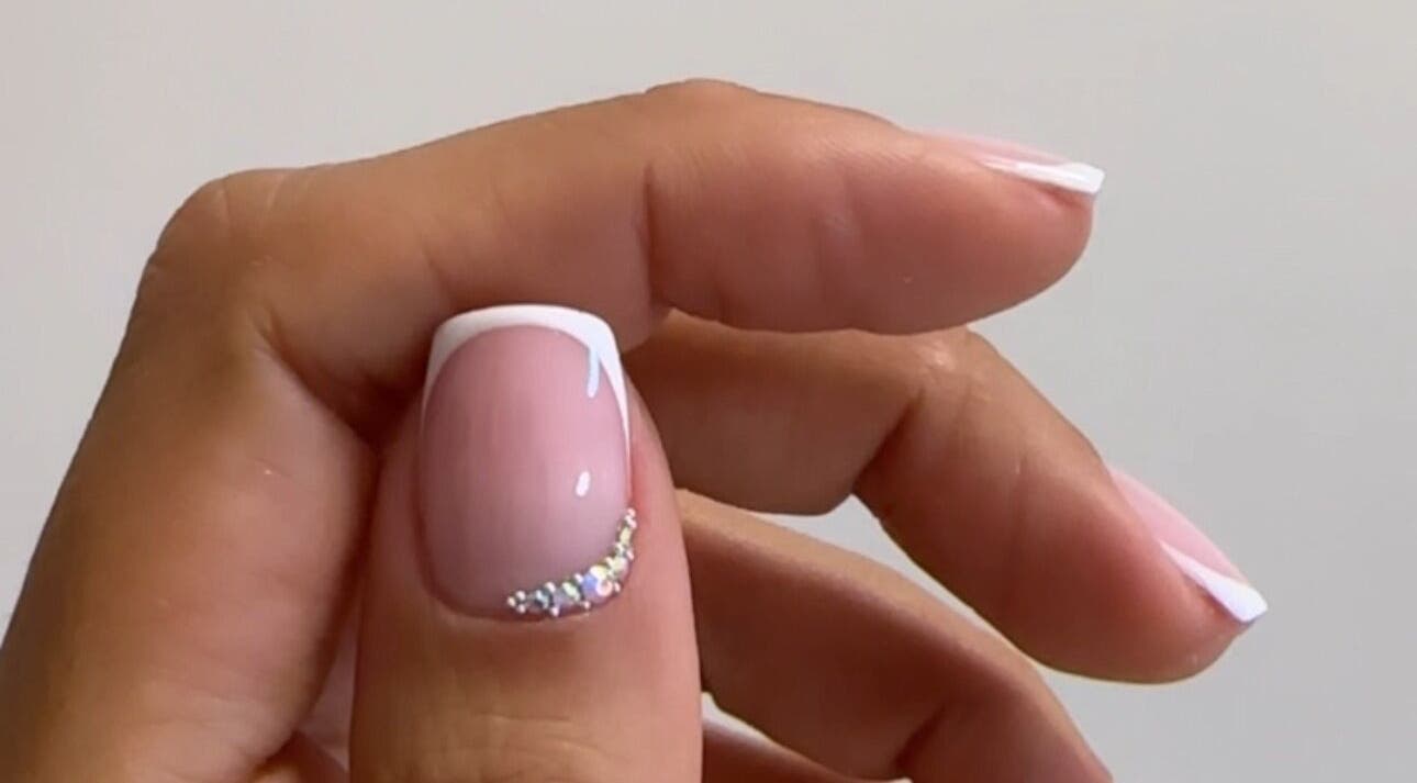 Design de unhas francesas com decoração no Rute Castro - The Home Nail Studio, Montijo, Setúbal, PT.