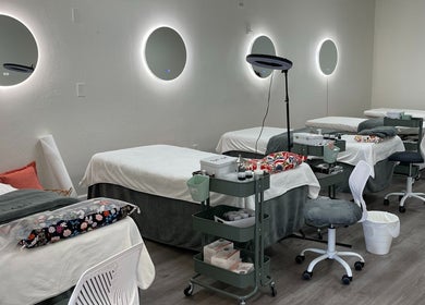 Cozy treatment beds in Magiclash Brea, Brea, California, US, offering a relaxing wellness experience.