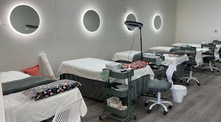 Cozy treatment beds in Magiclash Brea, Brea, California, US, offering a relaxing wellness experience.
