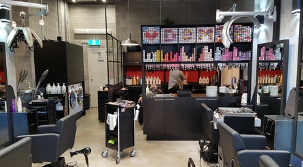 D2m Hair Salon, bild 3