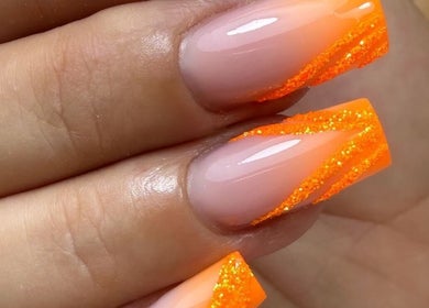 Manucure orange vif chez NailsbyL06, Grasse, Provence-alpes-côte D'azur, FR.