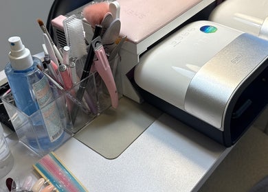 Accessoires ongles et lampe UV chez NailsbyL06 à Grasse, Provence-alpes-côte D'azur, FR.
