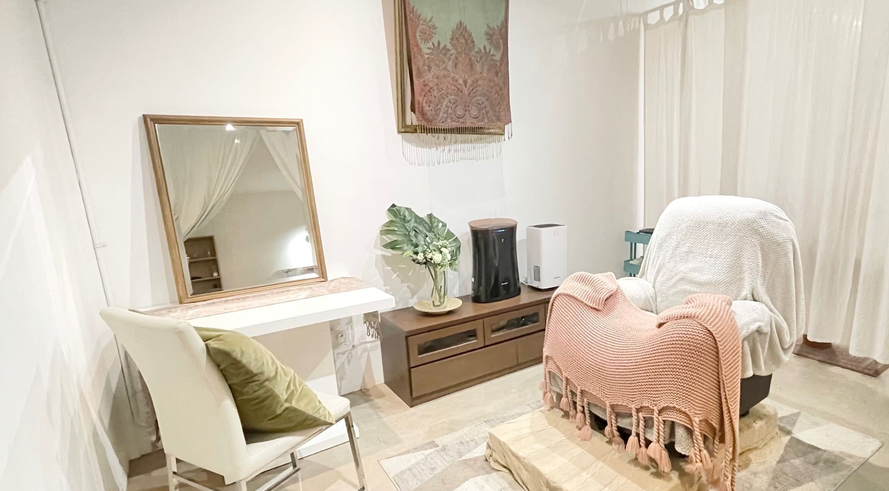 Eyelash Studio Flamingo - Tiong Bahru, Singapore, SG features a tranquil setting with cozy reclining chair.