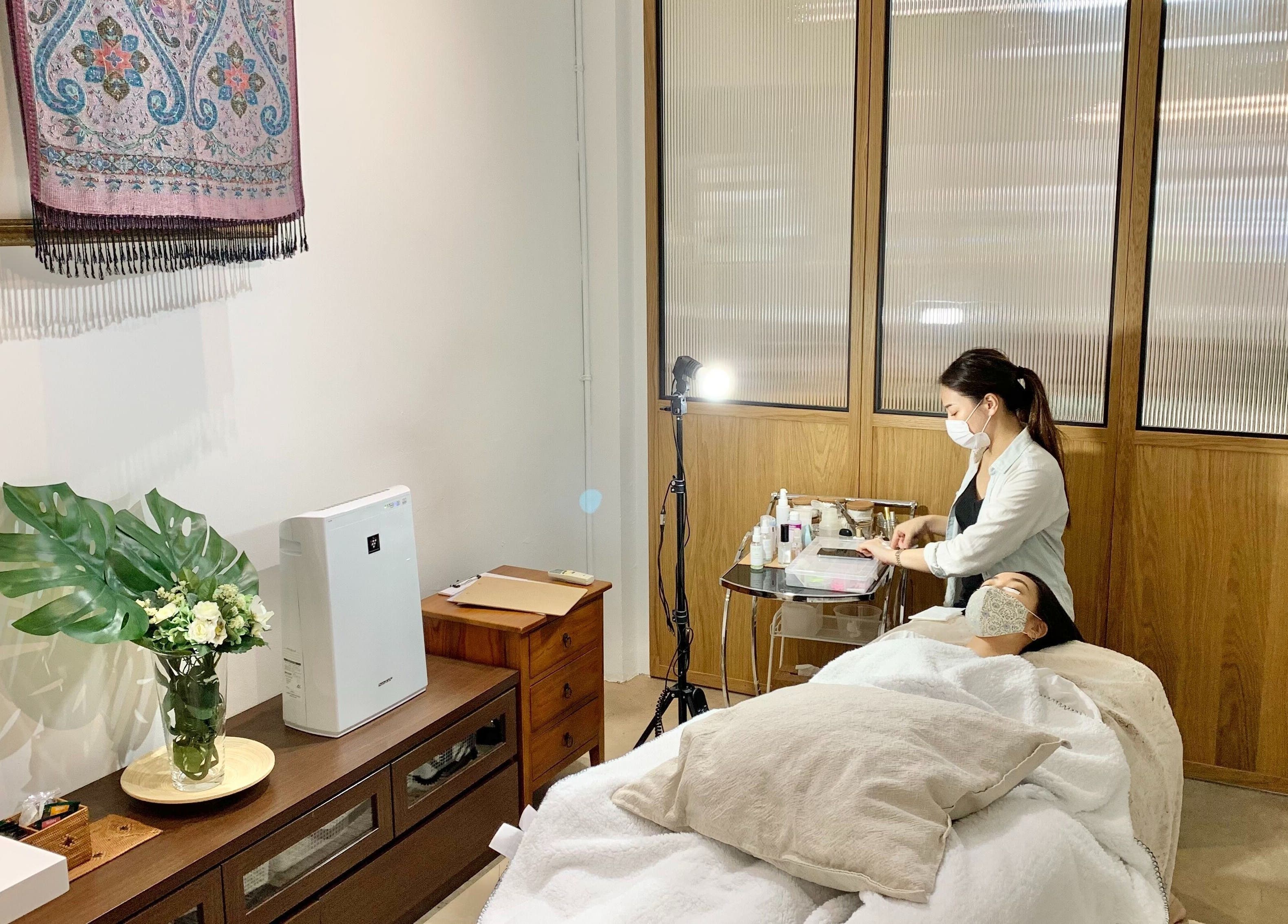 Eyelash Studio Flamingo - Tiong Bahru interior showcasing a peaceful treatment setting in Singapore, SG.