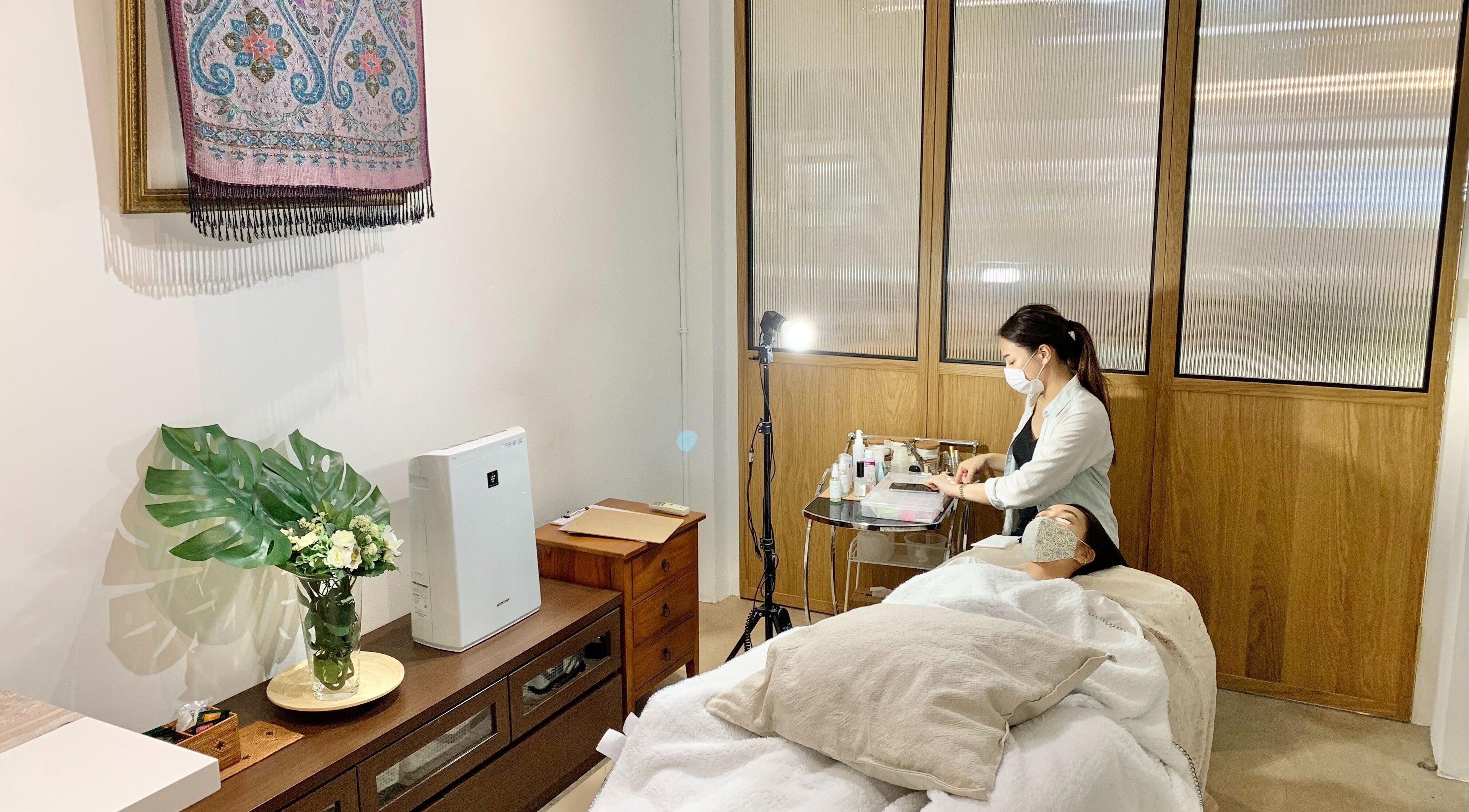 Eyelash Studio Flamingo - Tiong Bahru interior showcasing a peaceful treatment setting in Singapore, SG.