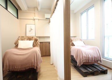 Relaxing treatment room at Eyelash Studio Flamingo - Tanjong Pagar, Singapore, SG with plush seating and soft lighting.