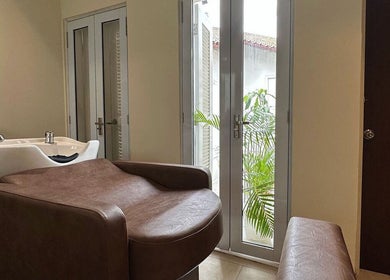 Luxurious wash station at Eyelash Studio Flamingo - Tanjong Pagar in Singapore, Singapore, SG with natural light.