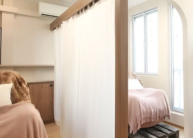 Relaxing interior at Eyelash Studio Flamingo - Tanjong Pagar in Singapore, SG with elegant decor and plush seating.