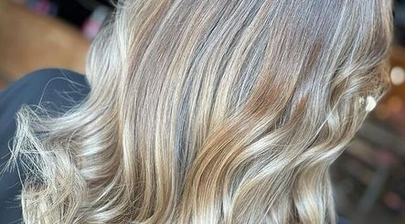 NatAtkinsonHair obrázek 2