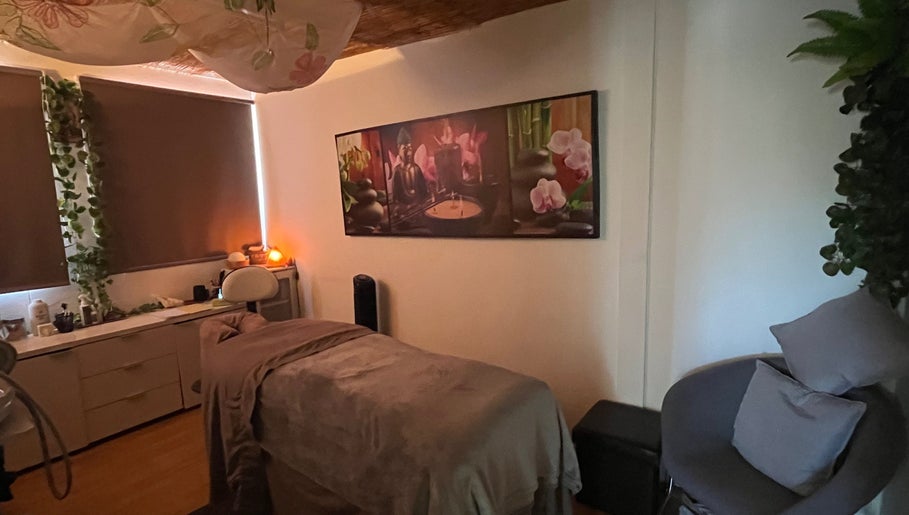 Relaxing treatment room at Eye on Beauty, Bundall, Queensland, AU, with calming decor and soft lighting.