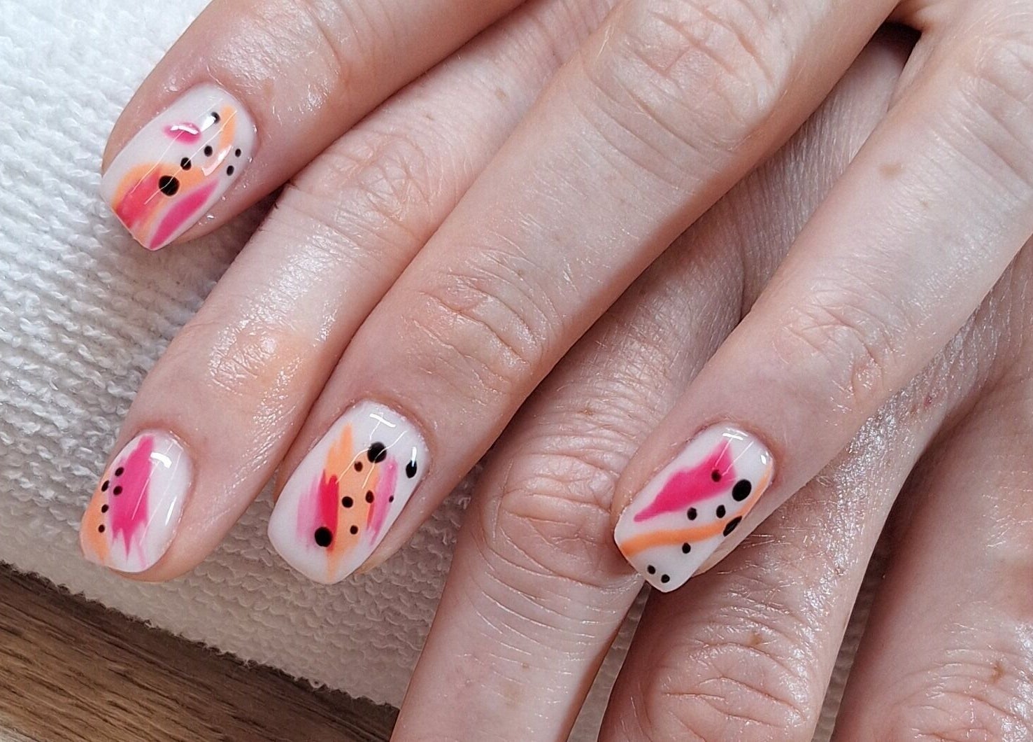 Arte de uñas vibrante en Sandra Nails, Madrid, Comunidad De Madrid, ES.