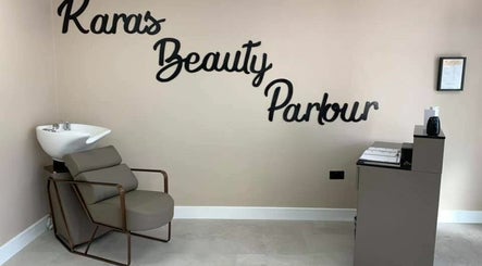 Kara's Beauty Parlour – obraz 2