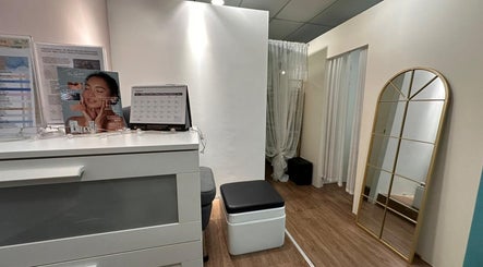 Reception area of BeauteArt Skincare in Singapore, showcasing chic decor and a standing mirror.