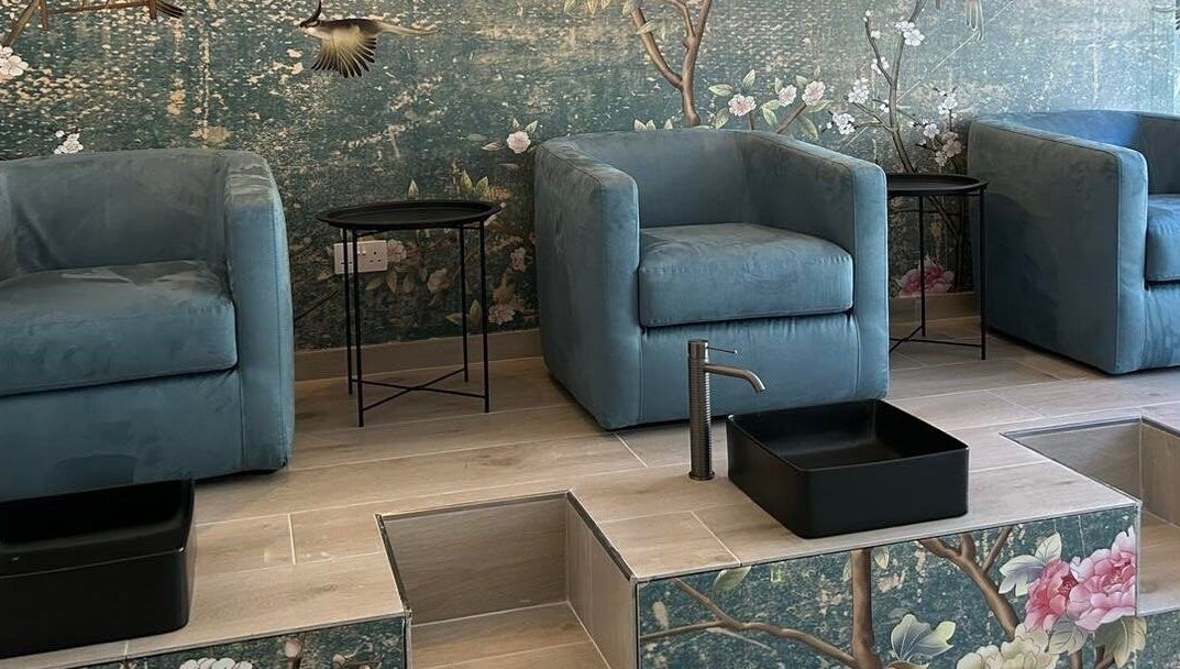 Luxurious seating area at Xuefei Salon, Birkirkara, MT, with floral decor and modern amenities.