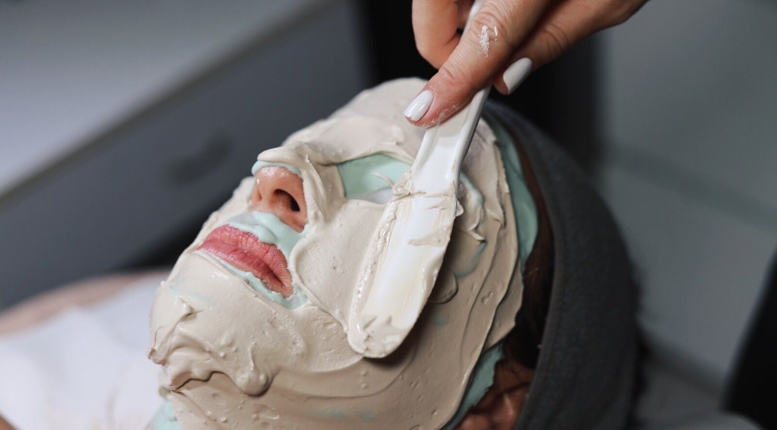 Facial mask application at Xuefei Salon, Birkirkara, MT, offering a soothing spa experience.