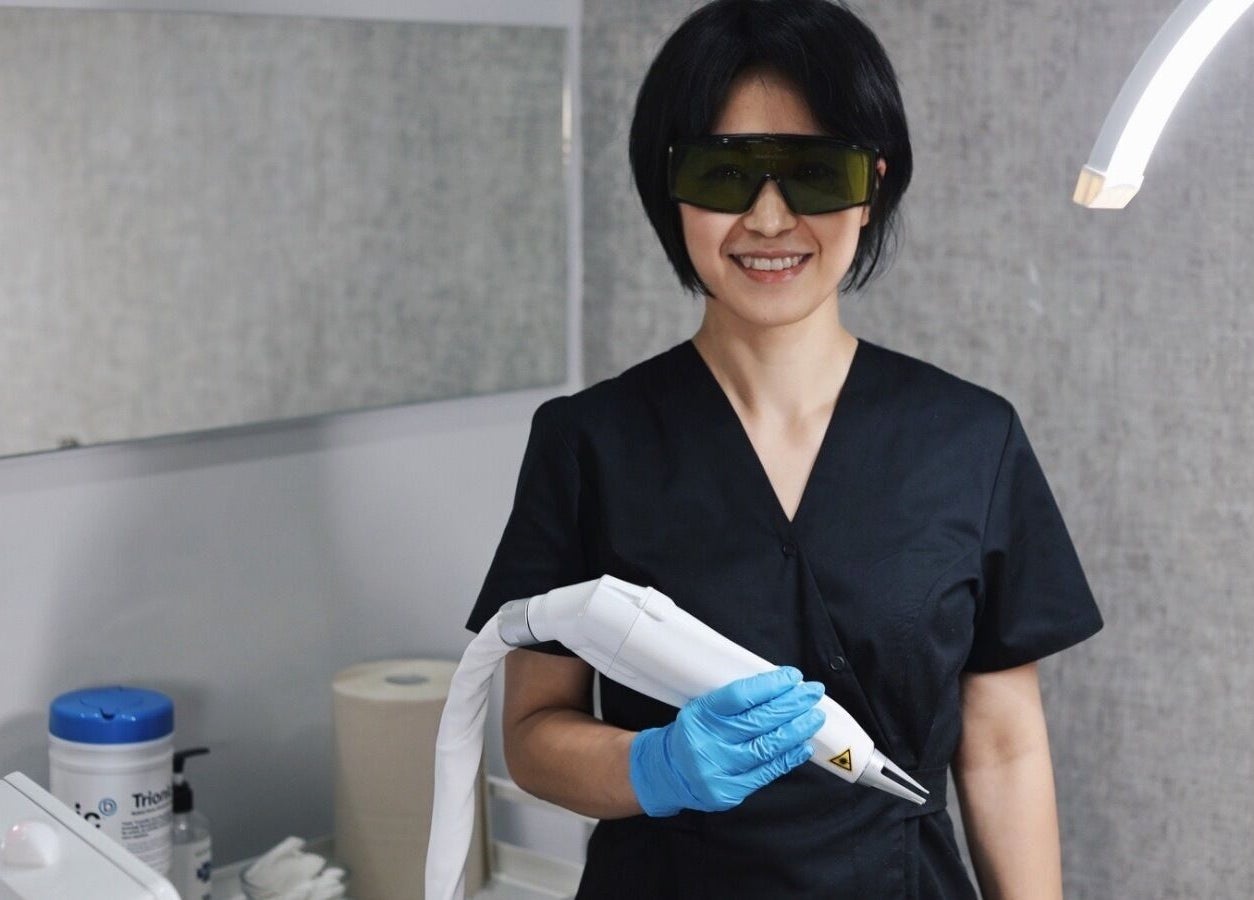 Professional at Xuefei Salon in Birkirkara, MT, performing advanced laser therapy.