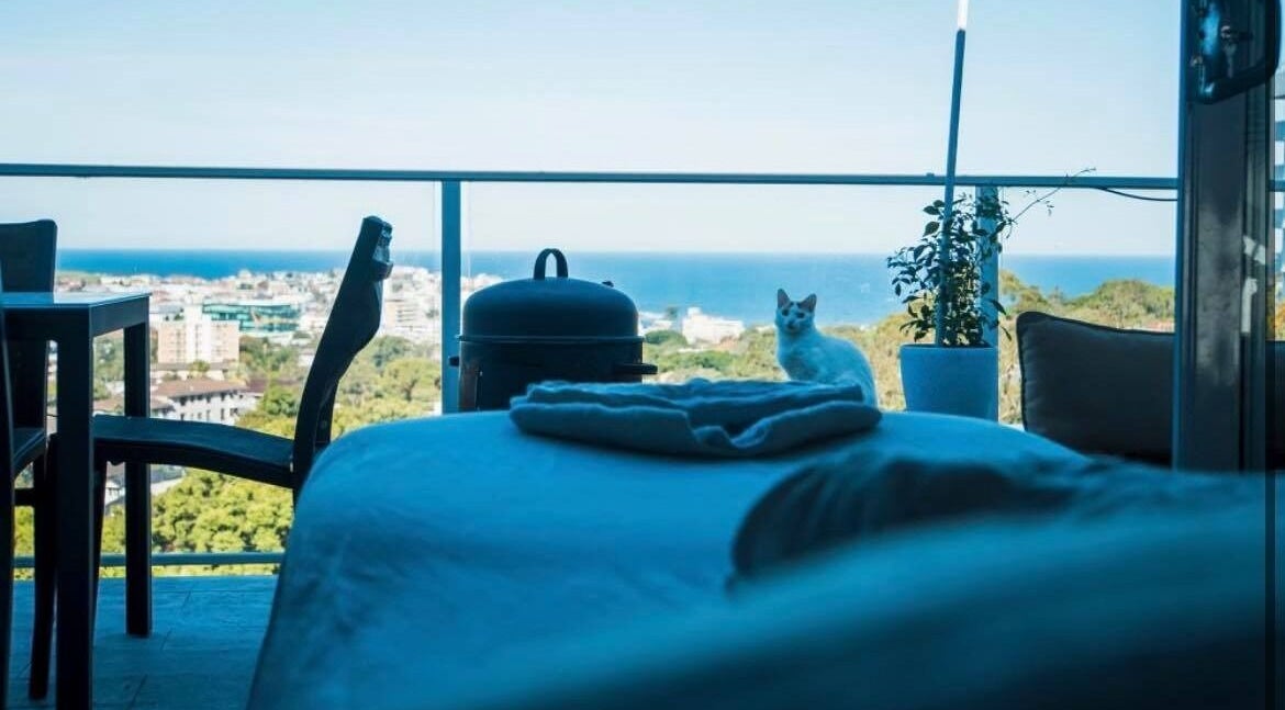 Relaxing home visit at Minty Massage in Bondi Junction, New South Wales, AU with ocean views and cozy setting.