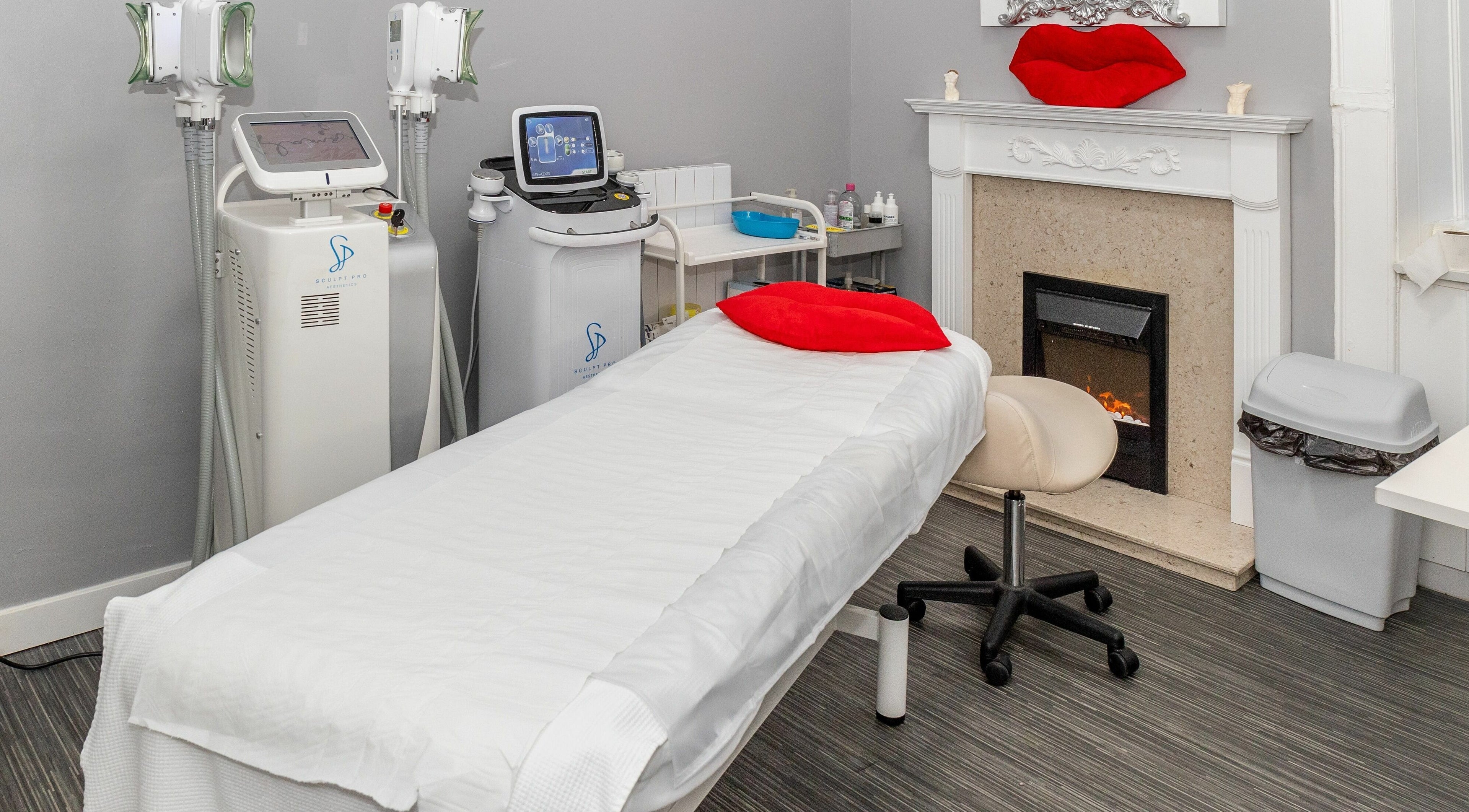 Modern treatment room at Glamour Et Fleur Body Clinic, Glasgow, GB, featuring a therapy bed and advanced equipment.