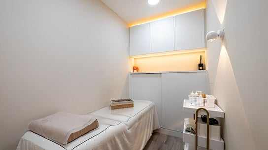 Clean & Tidy - Bugis Cube