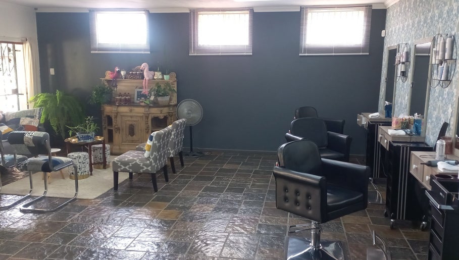 New Millennium Hair Studio, bilde 1