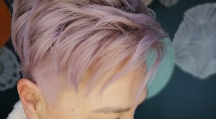 New Millennium Hair Studio, bilde 2