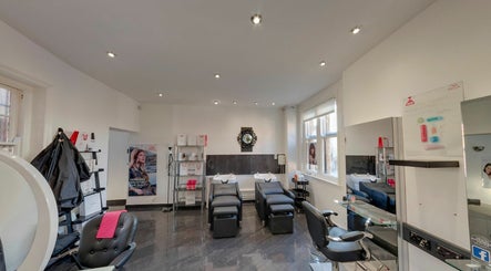 The Hair & Beauty Lounge image 3