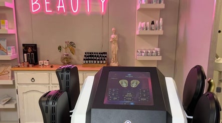 Baesic Beauty Collective图像2