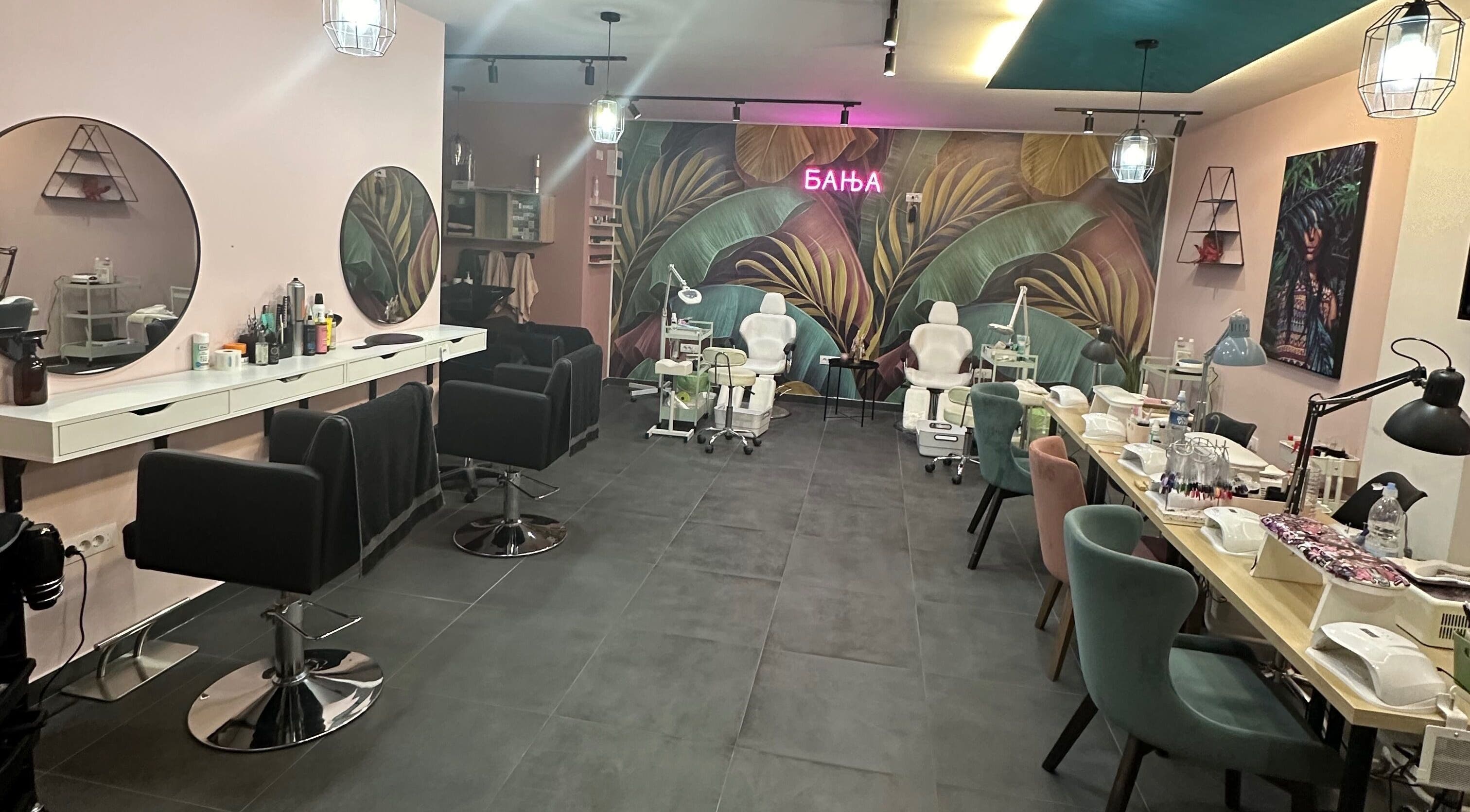 Modern beauty setup at Studio Banja, Београд, RS. Stylish chairs, mirrors and wall art enhance the ambiance.