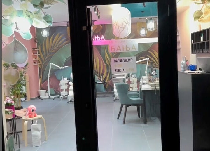Studio Banja in Београд, RS, featuring elegant decor and modern beauty equipment for a serene experience.