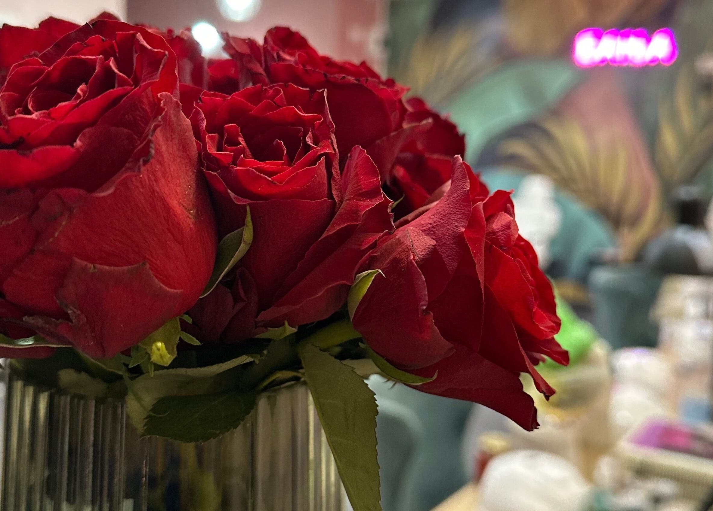 Vibrant red roses at Studio Banja, Београд, RS, enhancing the beauty and wellness atmosphere.