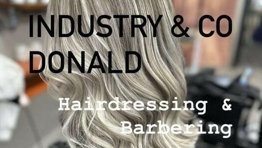 industry & co hairdressing imagem 1