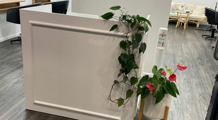 DB&CO hairstyling image 3