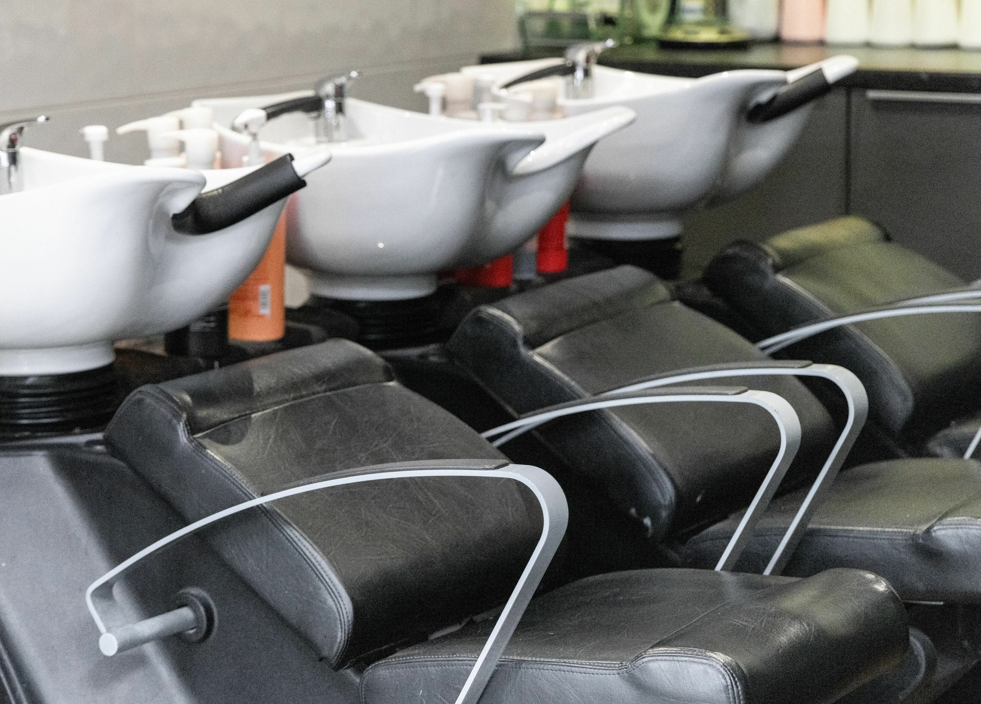 Luxurious wash stations at Headlines Elite in Sheffield, England, GB offer relaxing salon experiences.