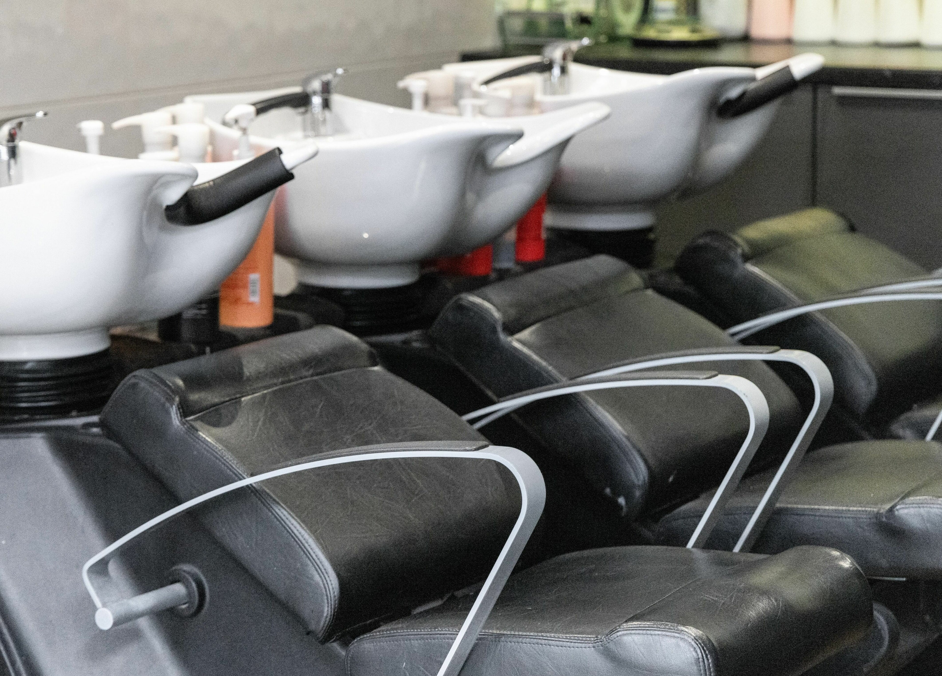 Luxurious wash stations at Headlines Elite in Sheffield, England, GB offer relaxing salon experiences.