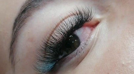 Lash Lounge Rugby image 2