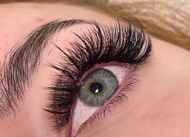 Close-up of eyelash extension from Hertime Lashes, Maylands, Western Australia, AU showcasing detailed craftsmanship.