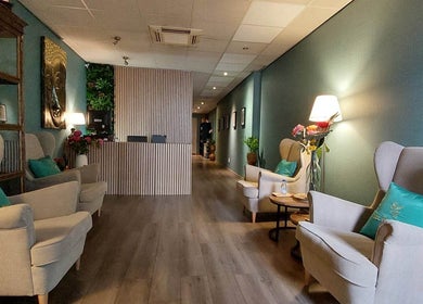 Tranquil lobby of Six Zen Spa, Breda, Noord-Brabant, NL, featuring plush chairs and warm lighting.