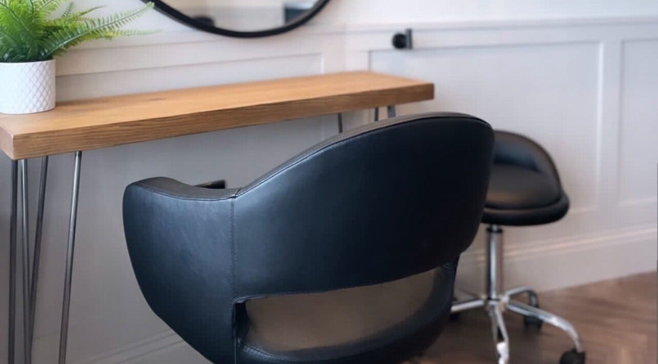 Chic salon chair and desk at Amy at Thirteen in Swalwell, England, GB for a modern beauty experience.