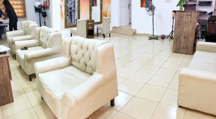 Hairloom Salon, Gwarinpa