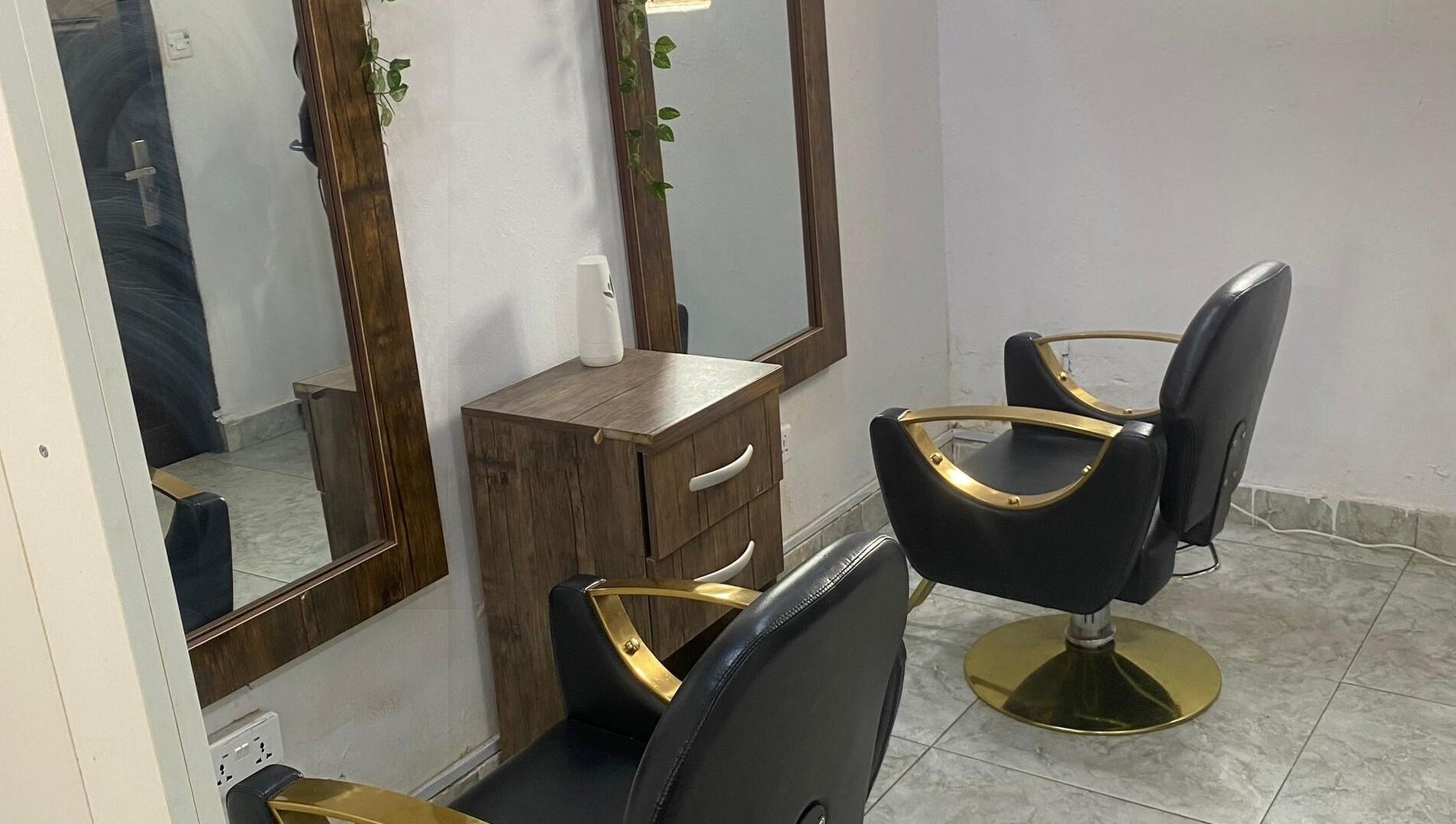 Stylish salon chairs and mirrors at Hairloom Salon, Lugbe, Iddo Tudunwada, Federal Capital Territory, NG.