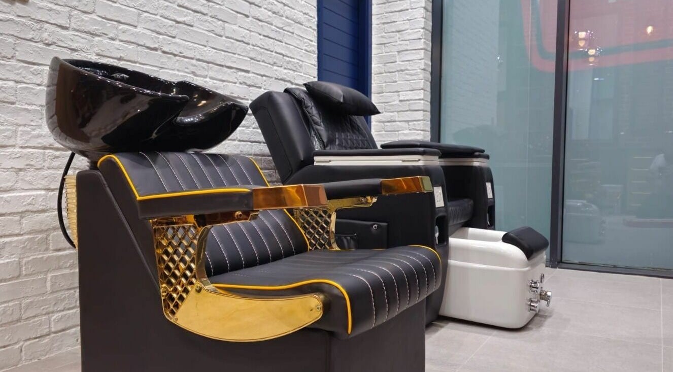 Elegant salon chairs at Doc Barnet - Aljada Solo, Sharjah, Sharjah, AE with modern design and comfort features.