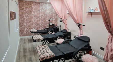 Luxury treatment chairs at Silk Touch Lashes Glenrothes, Glenrothes, Scotland, GB with elegant decor.