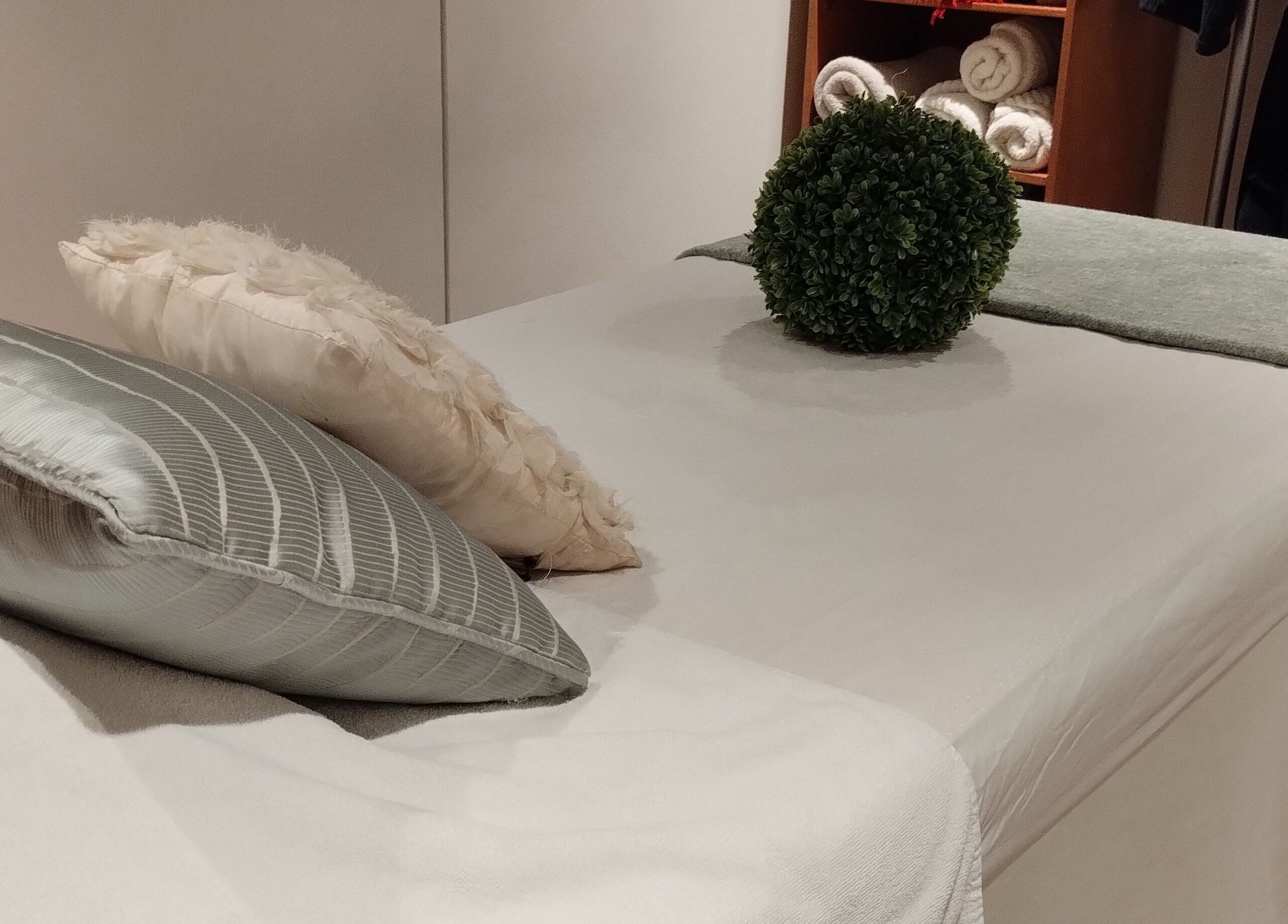 Cama de masaje preparada en Spazio Spa Bienestar Integral, Ciudad de México, Ciudad de México, MX.